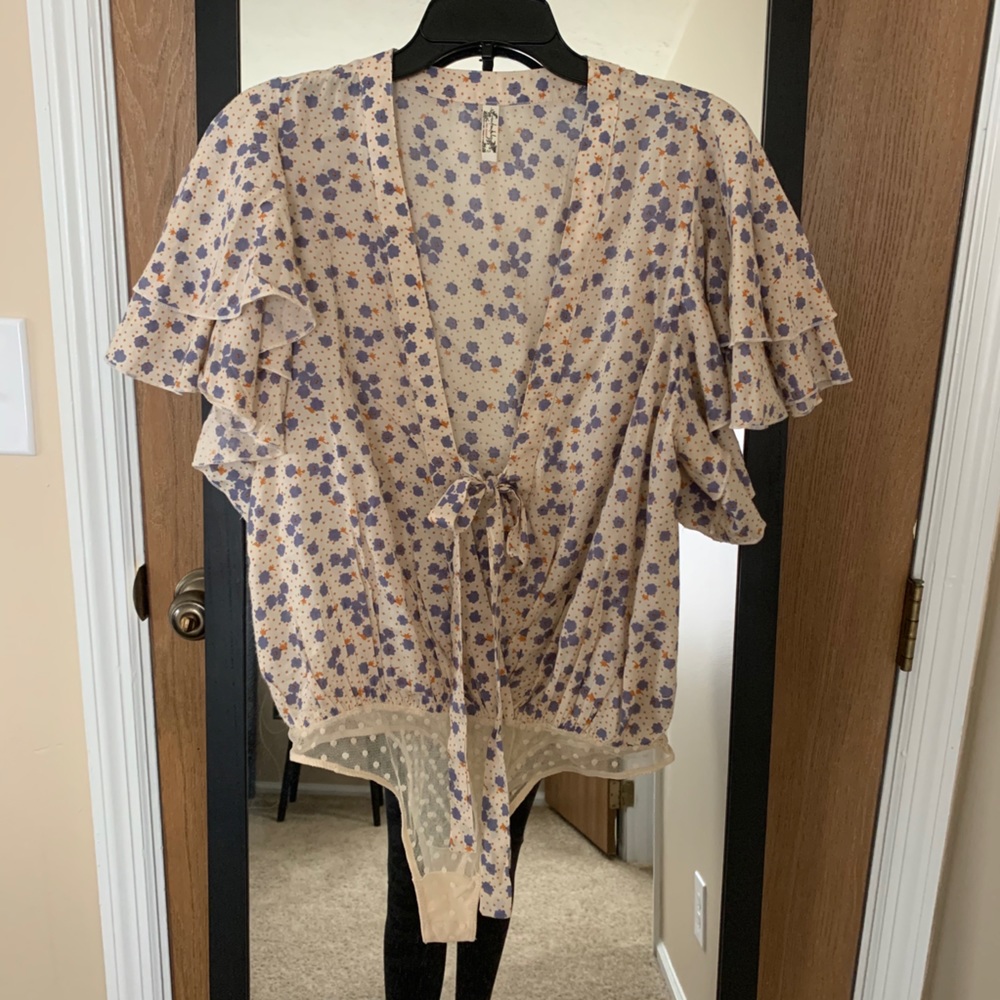 Ruffle Sleeve Bodysuit